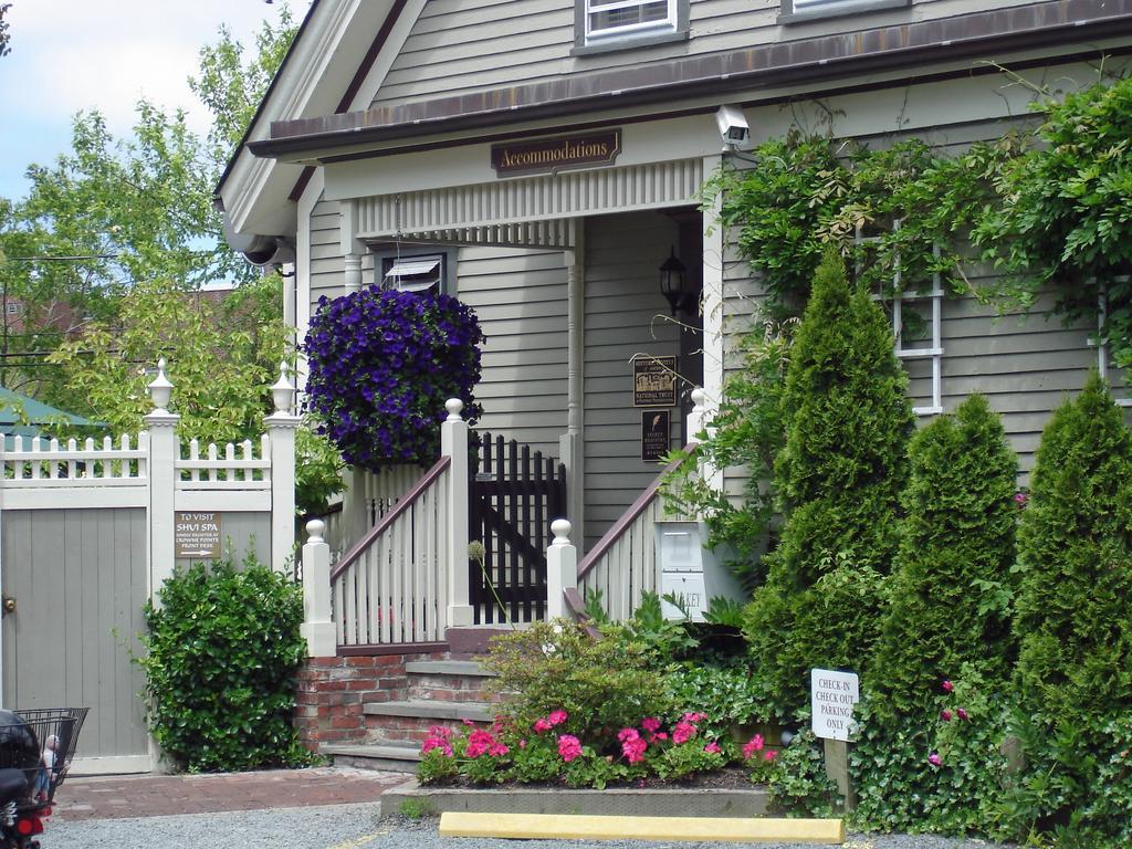 Crowne Pointe Historic Inn Adults Only Provincetown Exterior photo